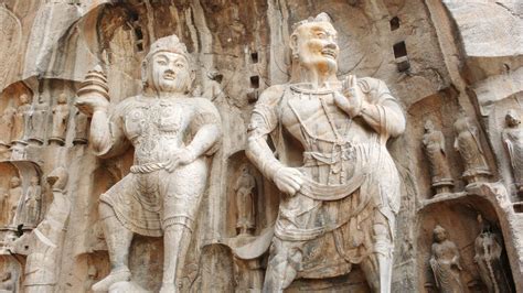 De Longmen Grotten: Een Spectculair Landschap van Geschiedenis en Kunst!